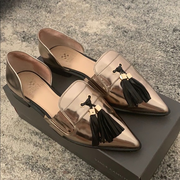 Vince Camuto Gold Flats - Picture 3 of 4